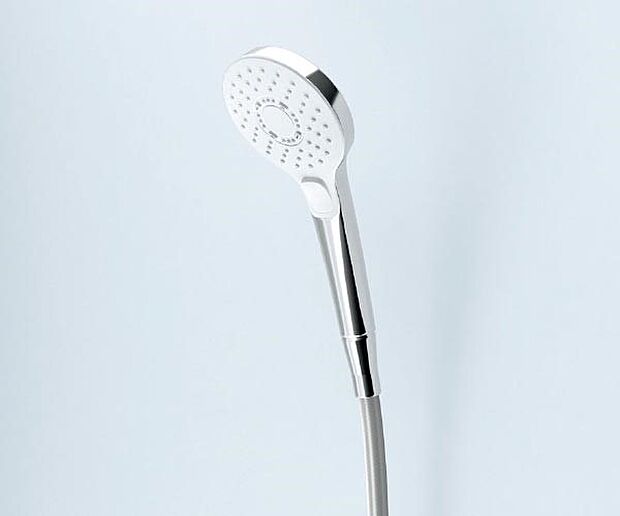 【コンフォートウェーブクリックシャワー】ウエーブ＆スプレー2つの水流で、節水しながら軽快な刺激のある浴び心地と節水を実現。