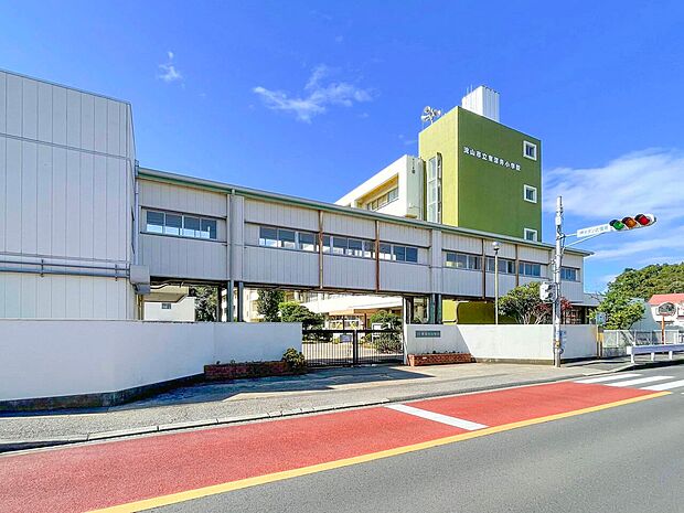 東深井小学校（約730m）