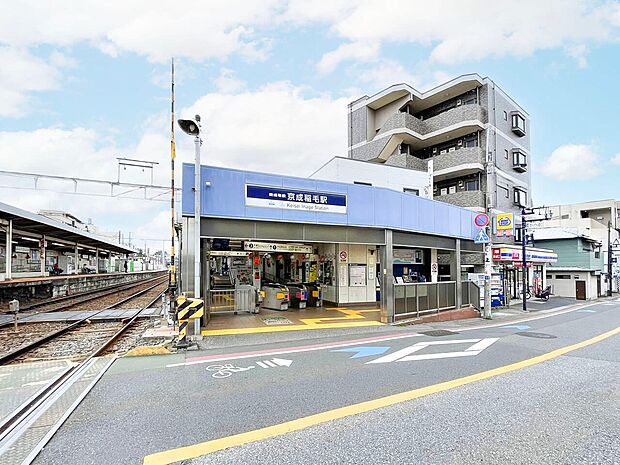 京成千葉線「京成稲毛」駅（約590m）