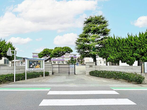 稲毛小学校（約590m）