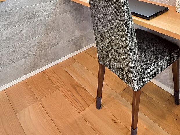 【その他画像】【抗ウイルスフローリング】木目の多彩な表情と個性を活かしたフロア。繊細な風合いが、空間を美しく演出します。「抗ウイルス」「抗菌」フローリング。※画像はイメージです。実際の商品とは異なります。