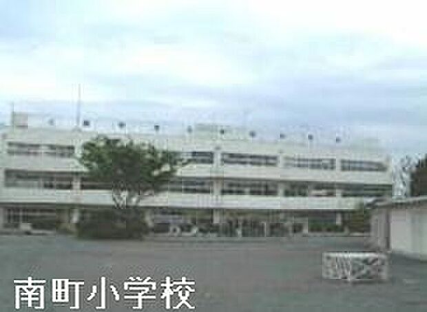 南町小学校（約379m）