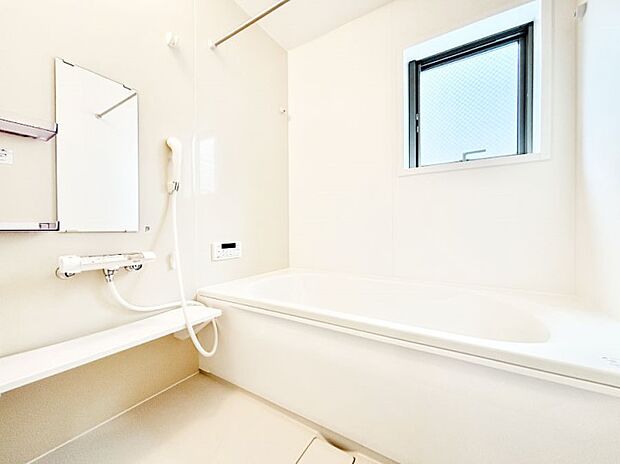 明るく清潔感のあるバスルームで1日の疲れをリフレッシュ！ 