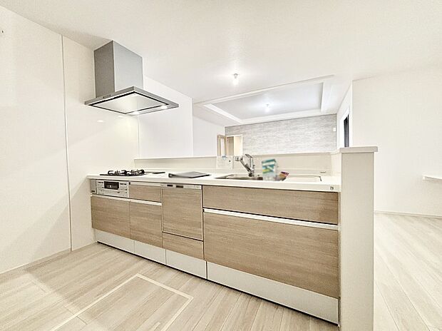 広々とした使い勝手の良いキッチンで日々のお料理も楽しくなりそう  