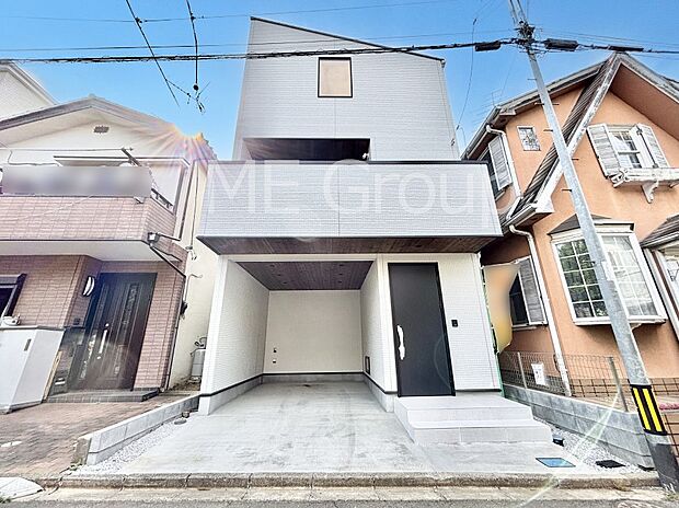 洗練された外観、上質な住空間が広がる室内は永く安心して過ごせる住居です。   