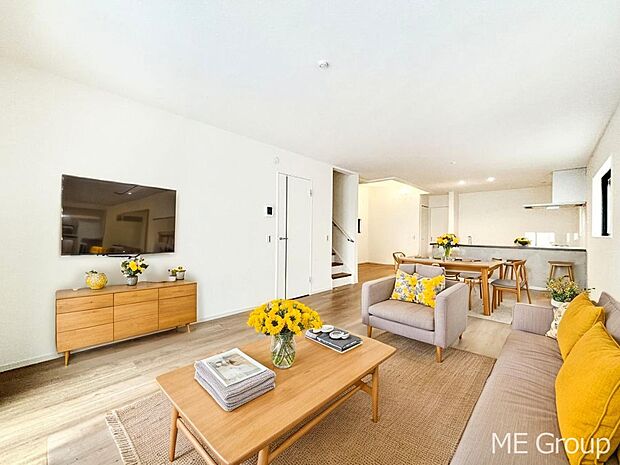 リビングには床暖房採用。ワンランク上の心地よい空間 ※家具はCGです