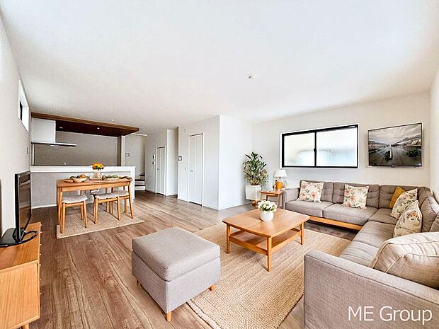 リビングには床暖房採用。ワンランク上の心地よい空間 ※家具はCGです