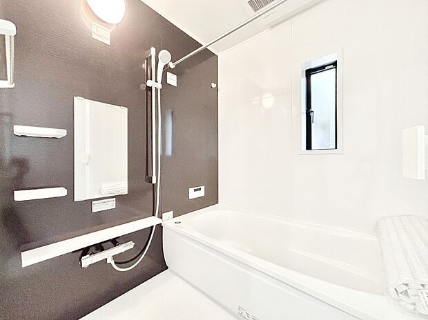 落ち着きのあるダークカラーを基調にしたバスルームで1日の疲れをリフレッシュ!