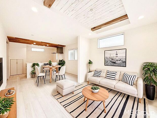 お洒落で開放感がプラスされる折上天井があるリビング　※家具はCGです