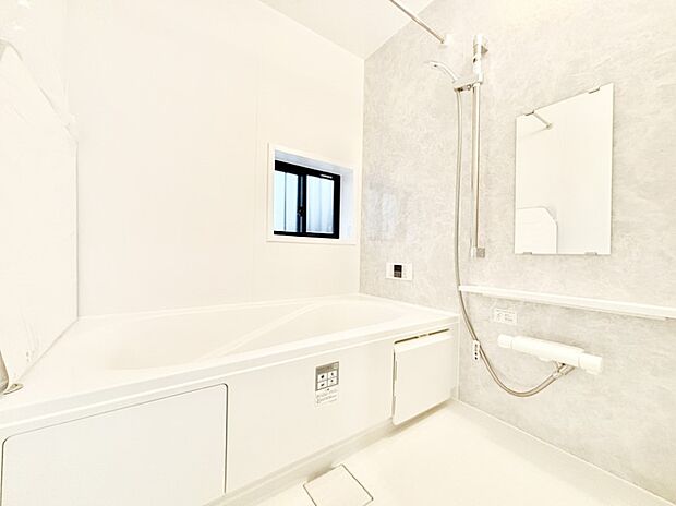 浴室乾燥機付きのバスルームでいつでも快適なバスタイムが楽しめます！