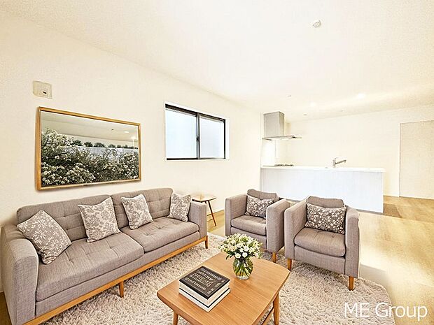 落ち着いた雰囲気のLDKは家族みんなの快適空間※家具はCGです