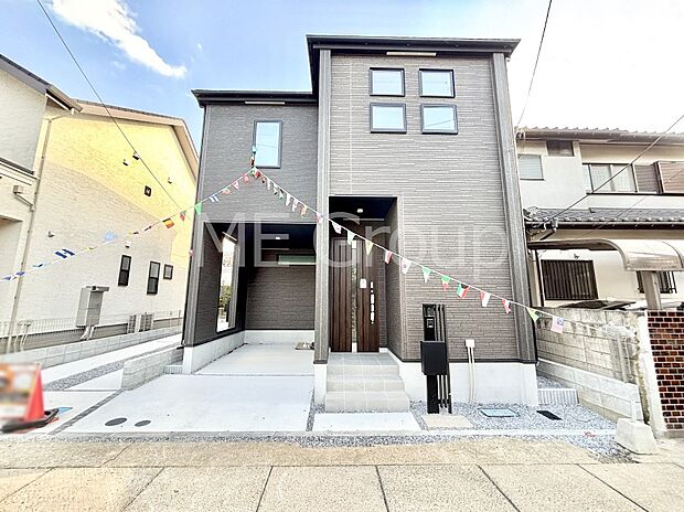 堂々完成！たっぷりの陽光と開放感に包まれる明るい住まい。 