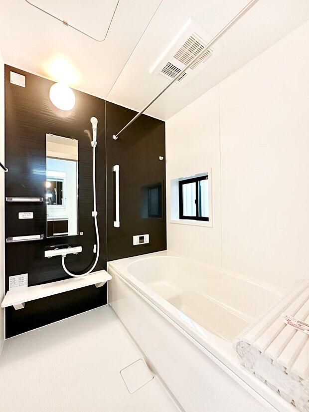 落ち着いた雰囲気でゆっくりお寛ぎいただけるバスルーム