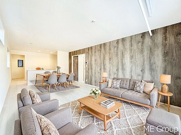 アクセントクロスがお洒落なリビング ※家具はCGです