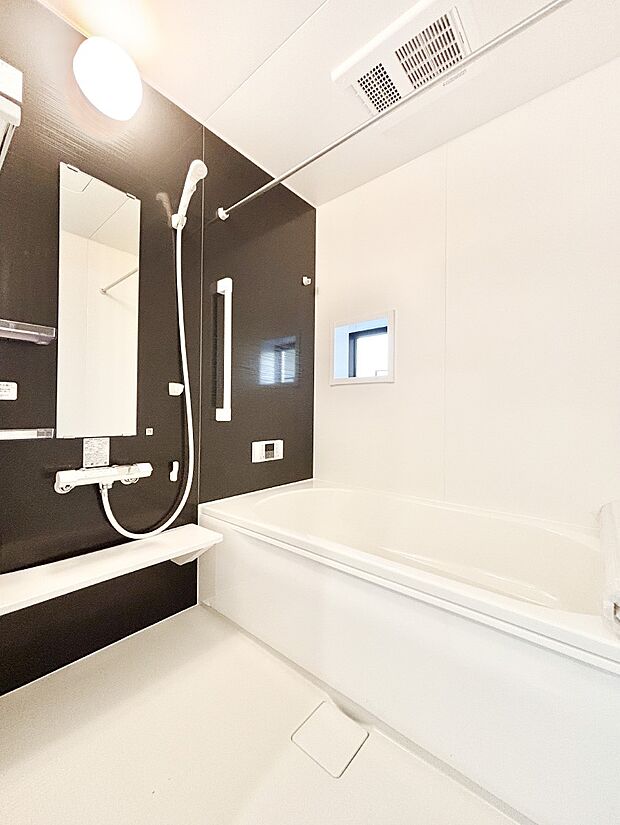 落ち着いた雰囲気でゆっくりお寛ぎいただけるバスルーム