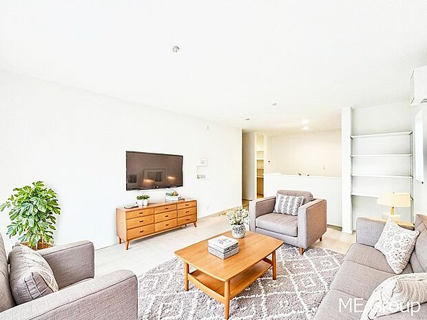 落ち着いた雰囲気のLDKは家族みんなの快適空間※家具はCGです