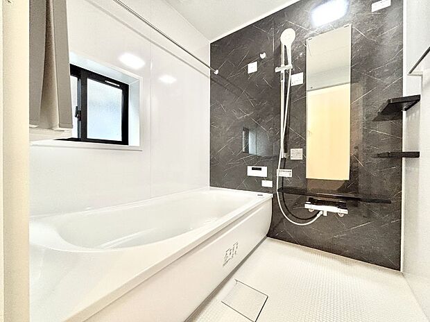 落ち着いた雰囲気でゆっくりお寛ぎいただけるバスルーム