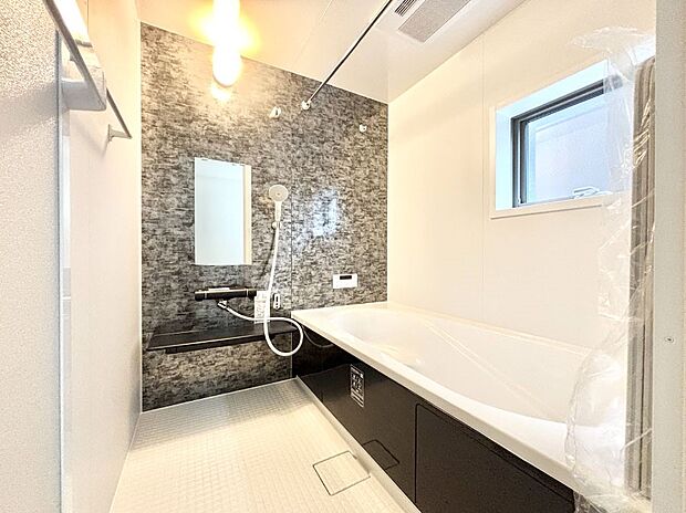 落ち着いた雰囲気でゆっくりお寛ぎいただけるバスルーム