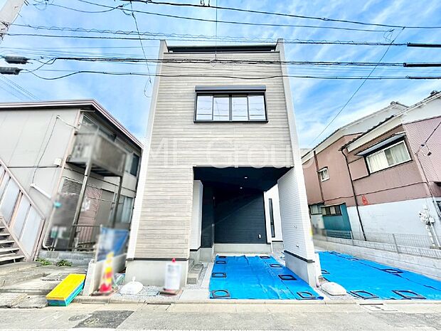 洗練された外観、上質な住空間が広がる室内は永く安心して過ごせる住居です。