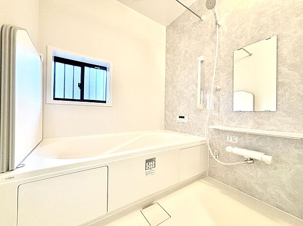 落ち着いた雰囲気でゆっくりお寛ぎいただけるバスルーム