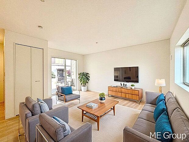 ご家族の賑やかな話し声で包まれる明るいリビング ※家具はCGです