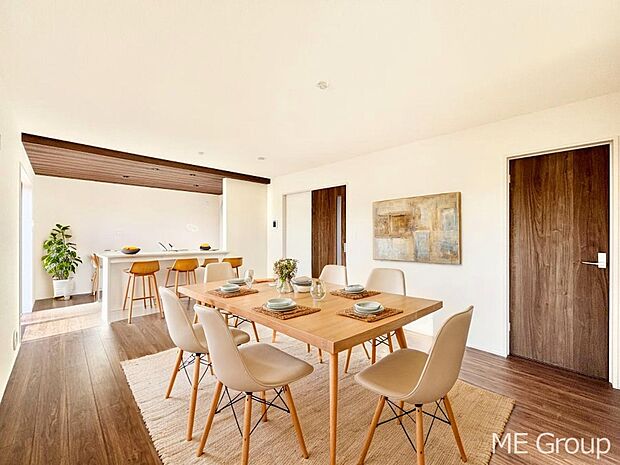 落ち着いた雰囲気のＬＤＫは家族みんなの快適空間※家具はCGです  