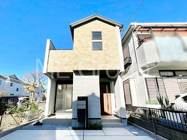 たっぷりの陽光と開放感に包まれる明るい住まい  