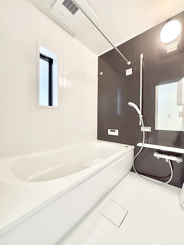 落ち着いた雰囲気でゆっくりお寛ぎいただけるバスルーム