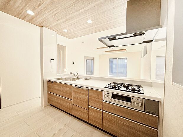 ゆとりあるキッチンではご家族と楽しくお料理ができます。