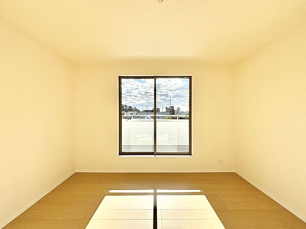 明るいバルコニーサイドに洋室を設置。目覚めの良い寝室に。 