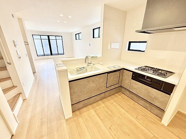 広々とした使い勝手の良いキッチンで日々のお料理も楽しくなりそう