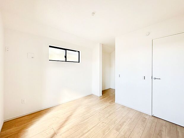 ウォークインクローゼットがあるお部屋！季節ごとの入れ替えも不要で便利です。