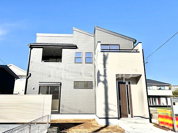 洗練された外観、上質な住空間が広がる室内は永く安心して過ごせる住居です