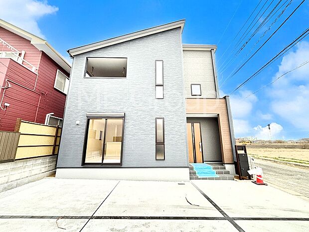 洗練された外観、上質な住空間が広がる室内は永く安心して過ごせる住居です。