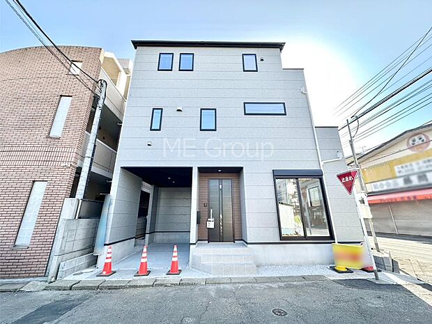 洗練された外観、上質な住空間が広がる室内は永く安心して過ごせる住居です。