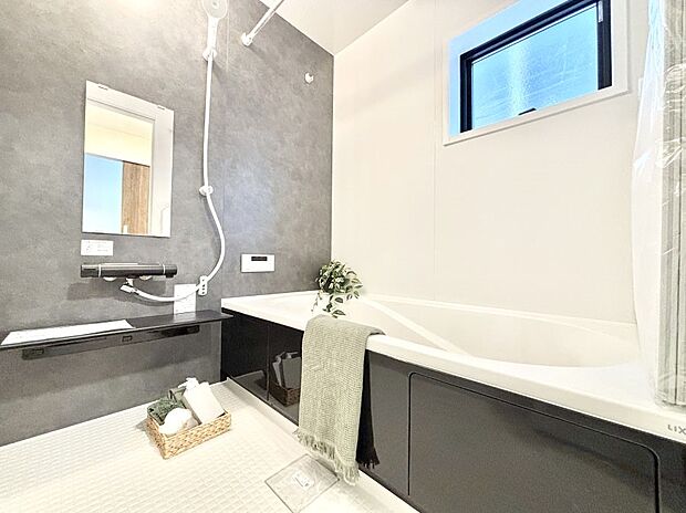 落ち着いた雰囲気でゆっくりお寛ぎいただけるバスルーム