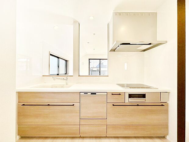 食洗機・浄水器・IHコンロなどデザイン性も機能性も兼ね備えたシステムキッチン!