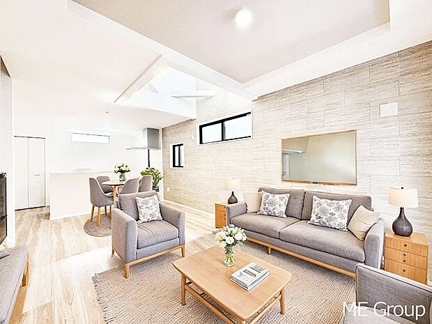 落ち着いた雰囲気のLDKは家族みんなの快適空間※家具はCGです