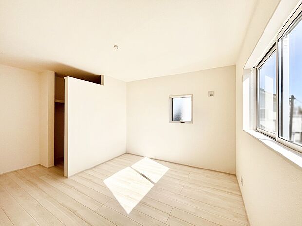 ウォークインクローゼットがあるお部屋!季節ごとの入れ替えも不要で便利です。