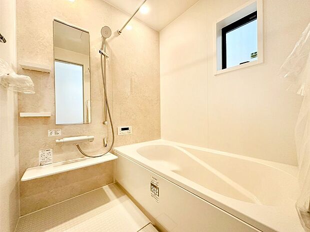 落ち着いた雰囲気でゆっくりお寛ぎいただけるバスルーム