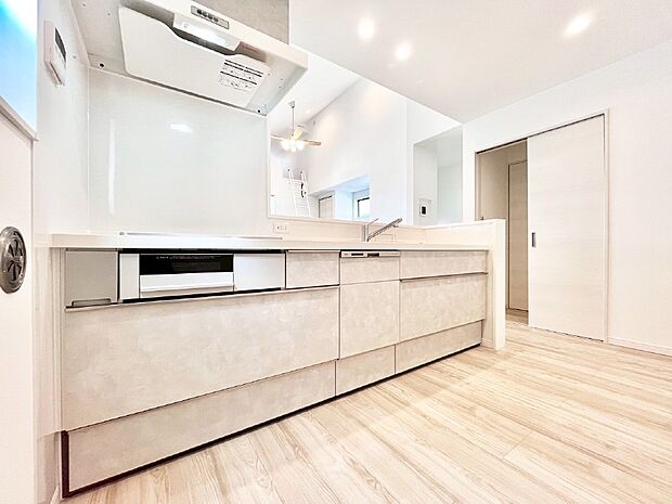 ゆとりあるキッチンではご家族と楽しくお料理ができます。