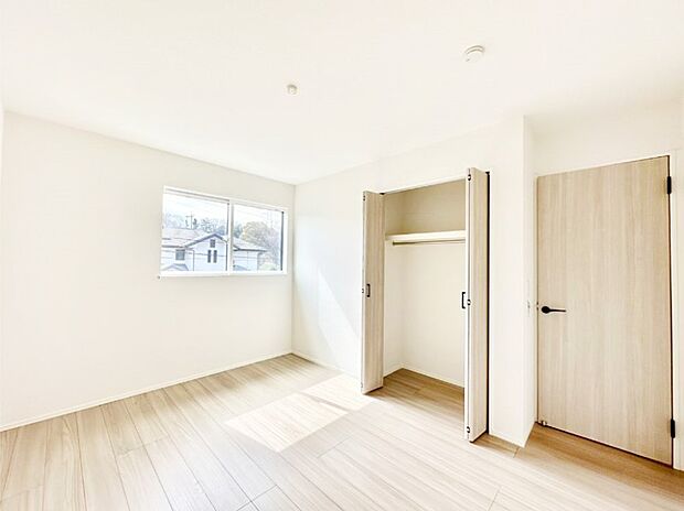 クローゼット付きのお部屋でスッキリとした空間でゆったり寛げます。