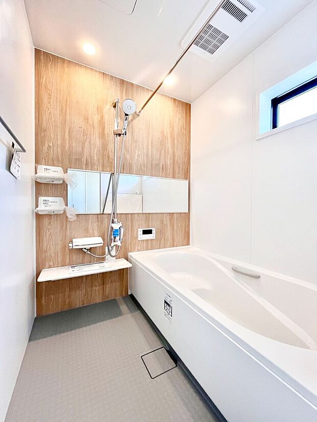 落ち着いた雰囲気でゆっくりお寛ぎいただけるバスルーム