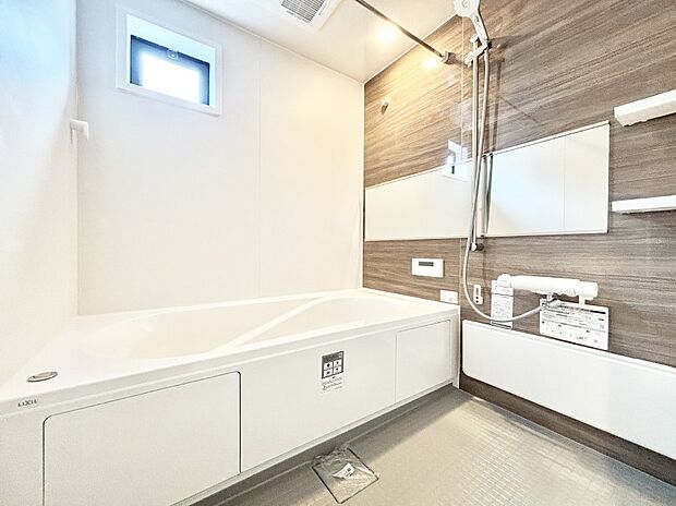 落ち着いた雰囲気でゆっくりお寛ぎいただけるバスルーム。