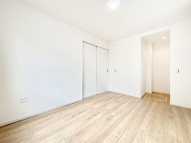 ウォークインクローゼットがあるお部屋!季節ごとの入れ替えも不要で便利です。