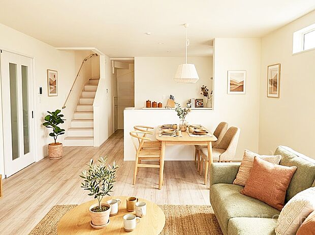 対面キッチン&リビングイン階段を採用した家族の絆深まるLDK ※家具はCGです