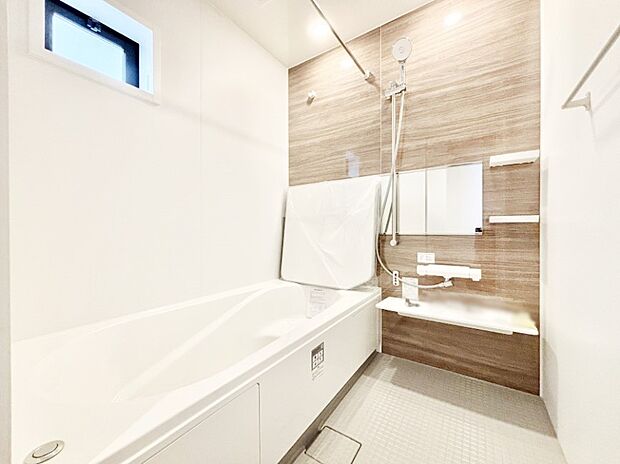 落ち着きのあるダークカラーを基調にしたバスルームで1日の疲れをリフレッシュ!