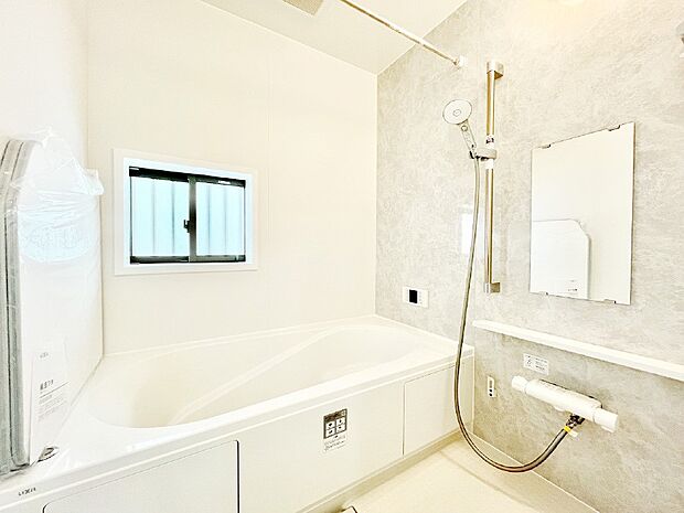 浴室乾燥機付きのバスルームでいつでも快適なバスタイムが楽しめます！