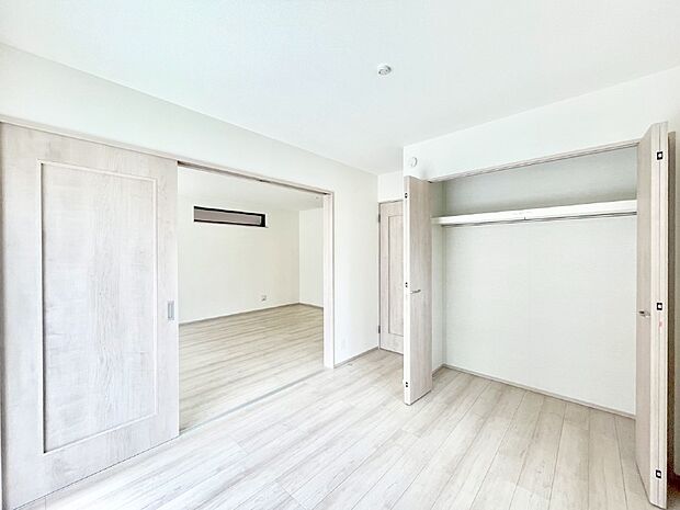 リビング隣接の洋室は個室としても利用できます