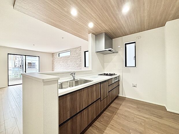 ゆとりあるキッチンではご家族と楽しくお料理ができます。